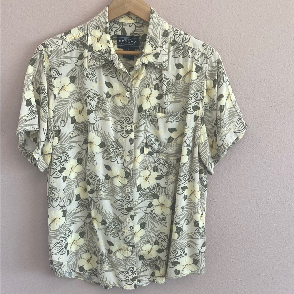 Sonoma green and yellow casual button down shirt Size M